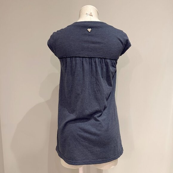 Aritzia TNA Long T-Shirt Womens Size XXS V-Neck Short Sleeve Top - Picture 3 of 7